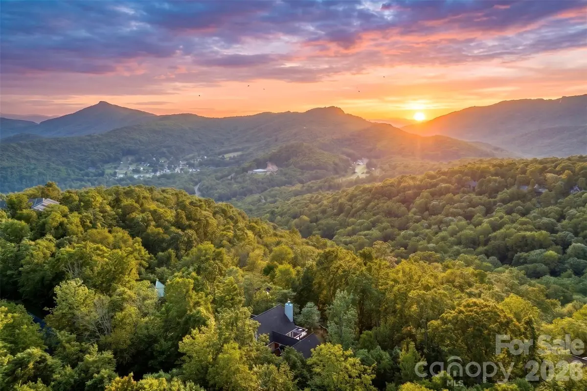 569 Shelter Rock Circle, Sugar Mountain, NC 28604 - #1