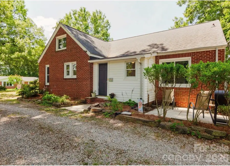 307 E 2nd Street, Oakboro, NC 28129 - #2