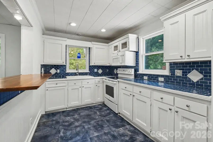 1402 1st Avenue Place Nw, Hickory, NC 28601 - #2