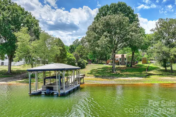 113 Skippers Cove Lane, Troutman, NC 28166