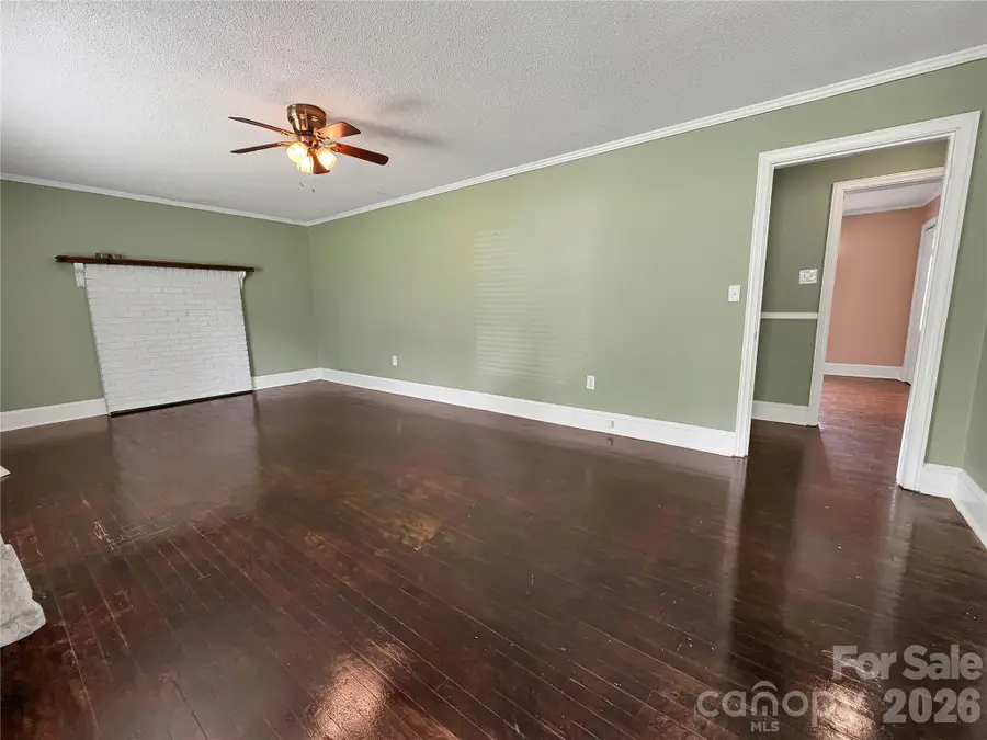 113 Pinewood Avenue, Clinton, SC 29325 - #3
