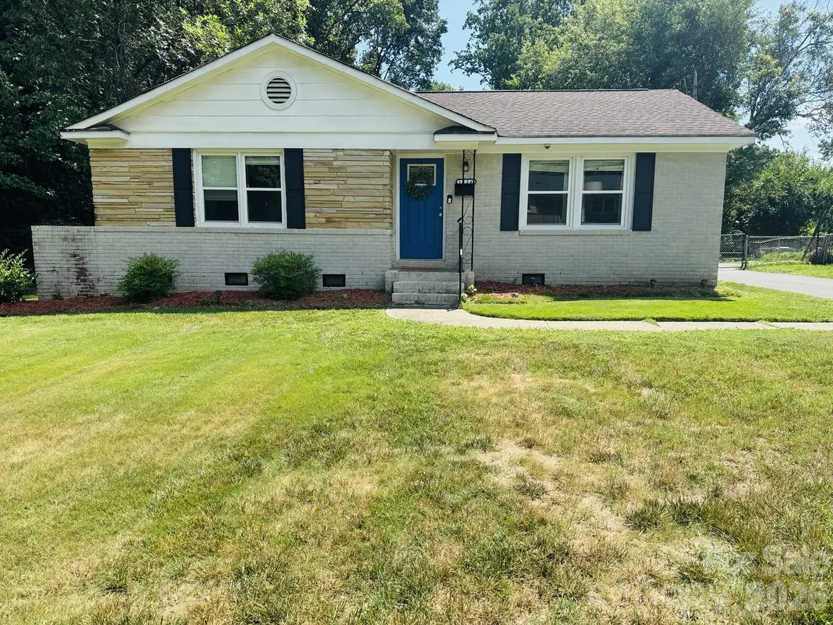1816 Northcliff Drive, Charlotte, NC 28216 - #1
