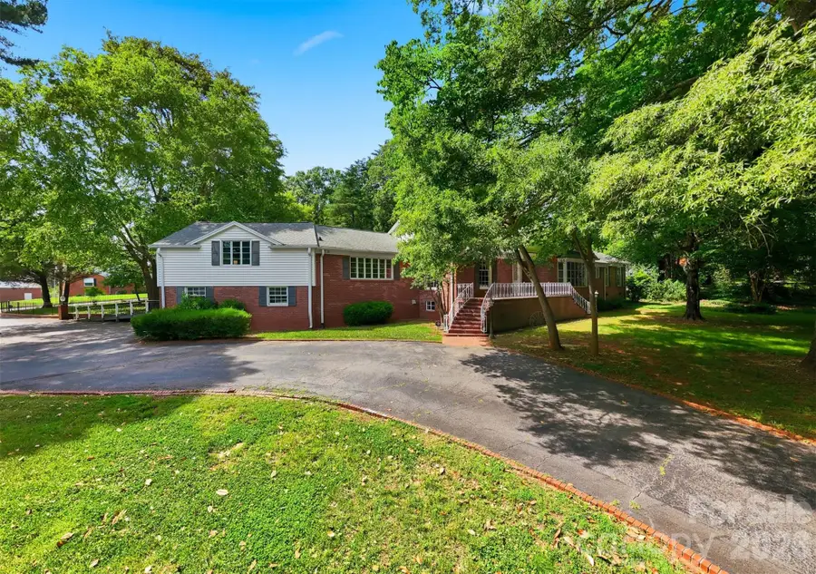 826 S College Avenue, Newton, NC 28658 - #3