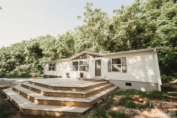 17 Hickory Acres Road, Hendersonville, NC 28792