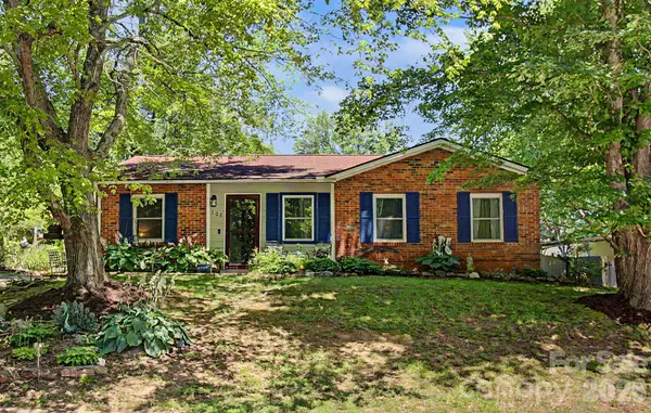 102 Wicklow Drive, Asheville, NC 28806