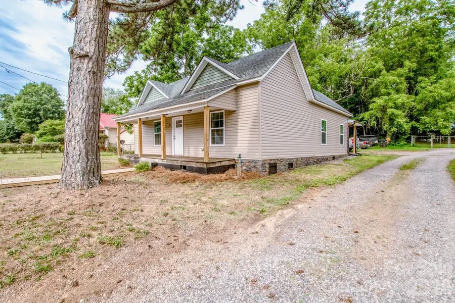 421 N Oakland Avenue, Statesville, NC 28677 - #2