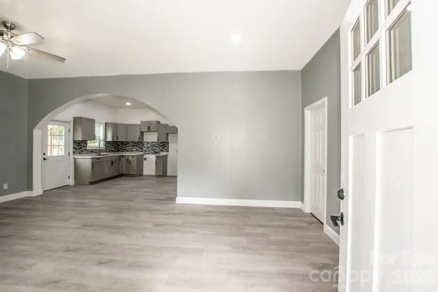 421 N Oakland Avenue, Statesville, NC 28677 - #3