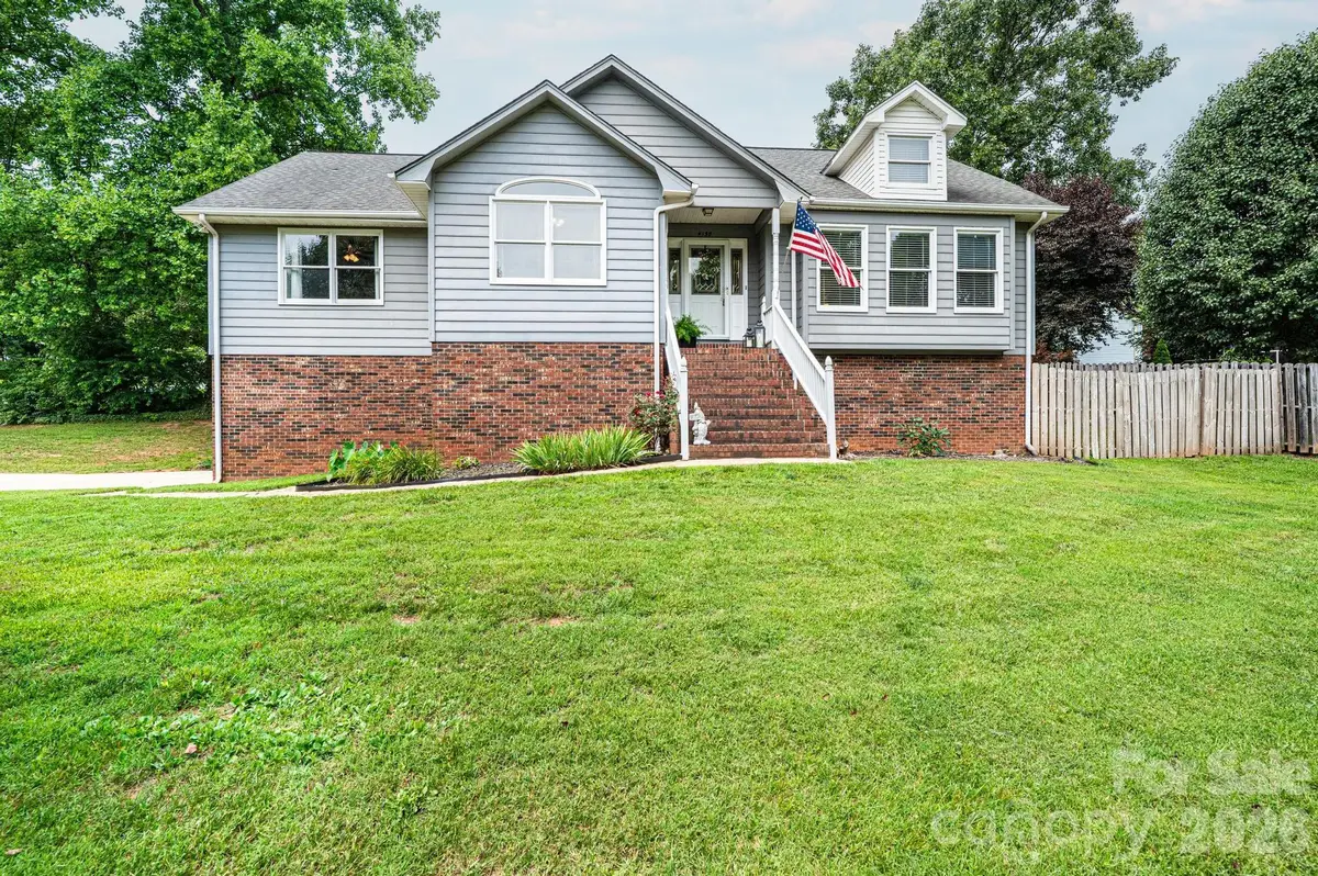 4158 Arrowhead Drive Ne, Hickory, NC 28601 - #1