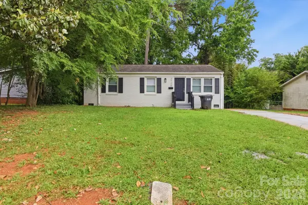 2725 Thornton Road, Charlotte, NC 28208