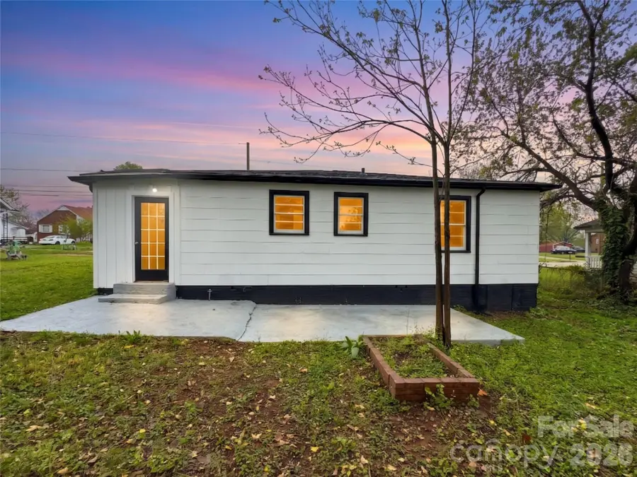 142 S Ervin Avenue, Newton, NC 28658 - #3