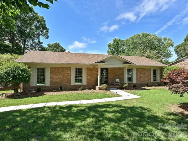 218 Sturbridge Drive, Charlotte, NC 28214