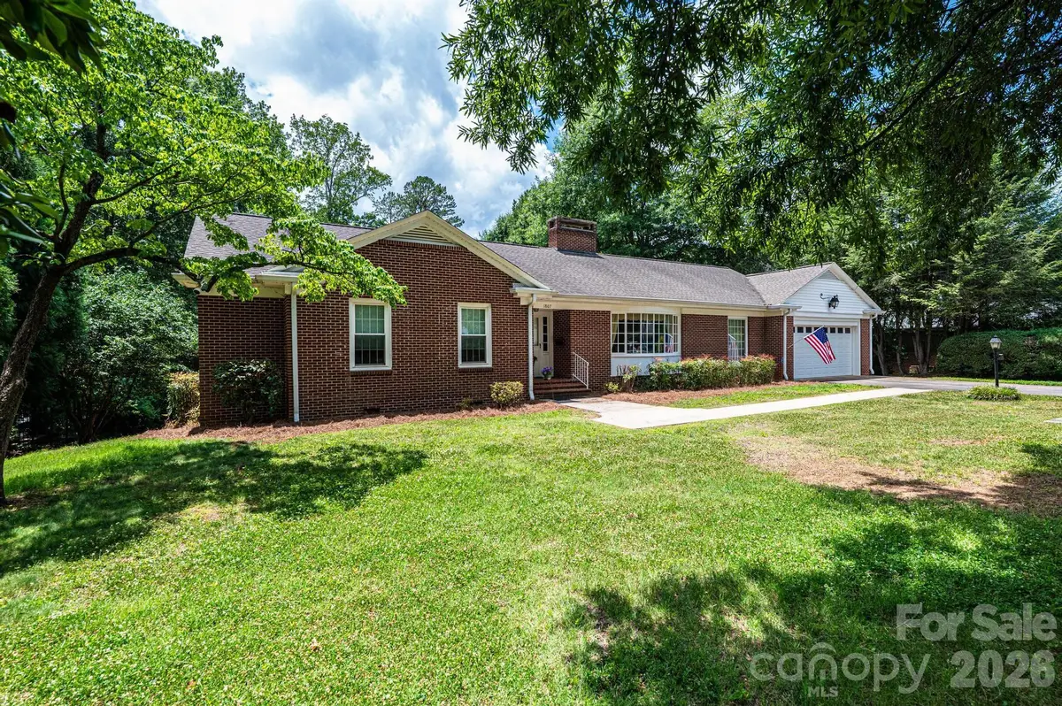 1807 5th Street Nw, Hickory, NC 28601 - #1