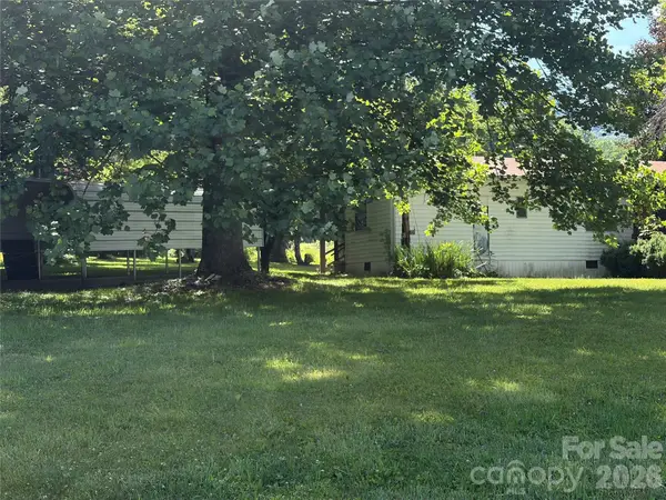 42 Country Meadows Road, Burnsville, NC 28714