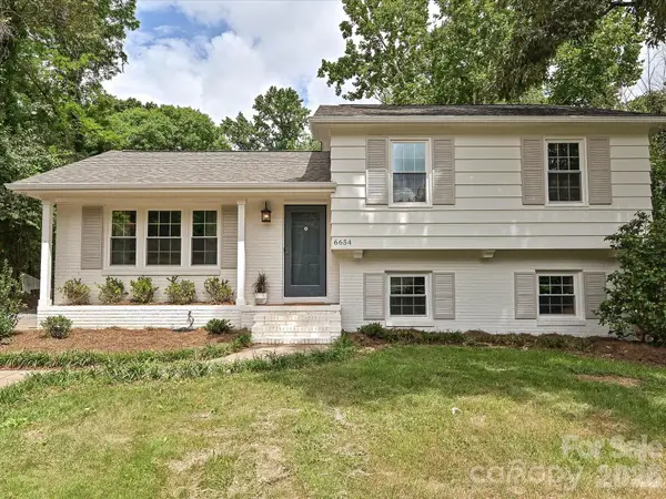 6654 Brookcrest Drive, Charlotte, NC 28210