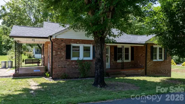 111 Cross Memorial Avenue, Morganton, NC 28655