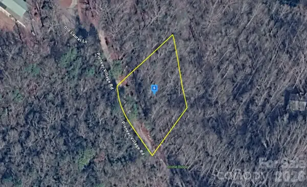 200 Pioneer Village Drive, Franklin, NC 28734