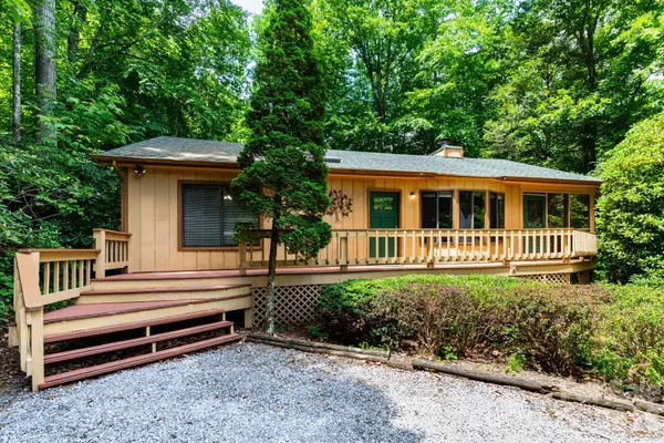 86 Mountain Road, Maggie Valley, NC 28751