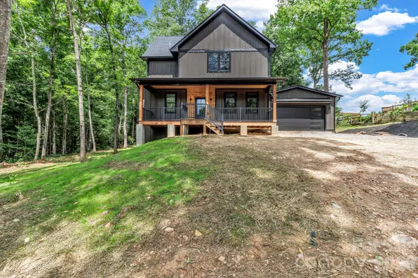 80 Goldenwood Lane, Mills River, NC 28759