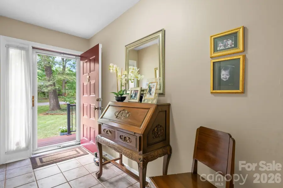 446 17th Avenue Drive Ne, Hickory, NC 28601 - #3