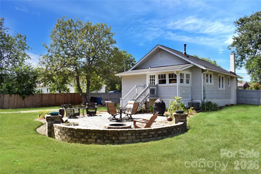 496 14th Avenue Ne, Hickory, NC 28601 - #3