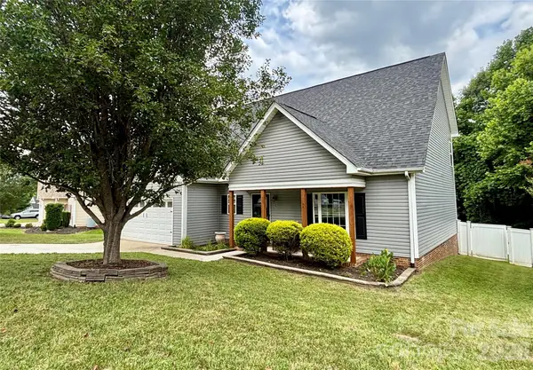 229 17th Avenue Se, Hickory, NC 28602