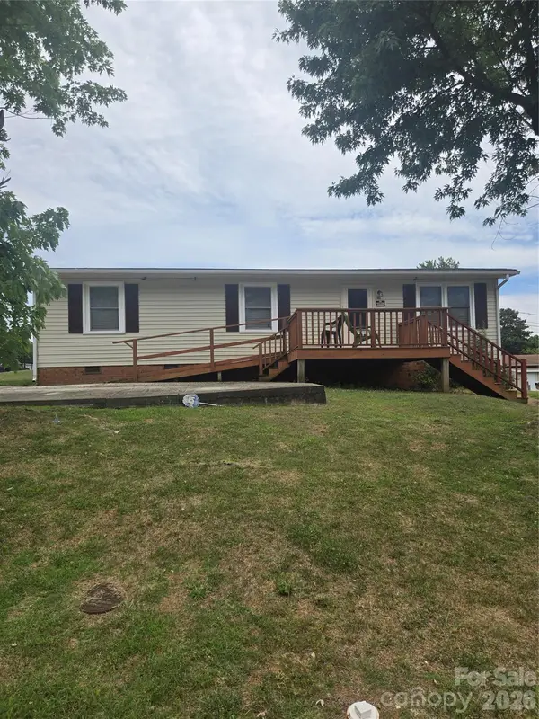 630 9th Avenue Drive Se, Hickory, NC 28602