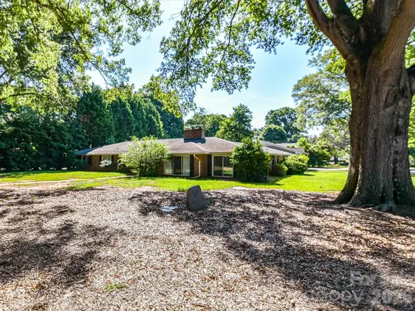 827 Lansdowne Road, Charlotte, NC 28270