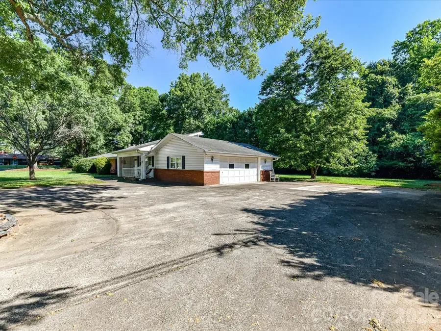 827 Lansdowne Road, Charlotte, NC 28270 - #3