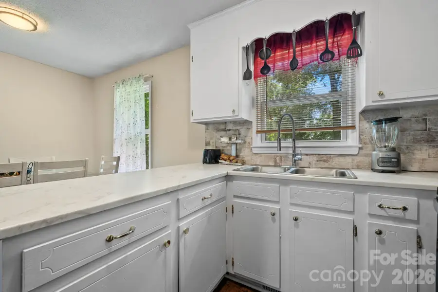 3246 21st Avenue Ne, Hickory, NC 28601 - #3