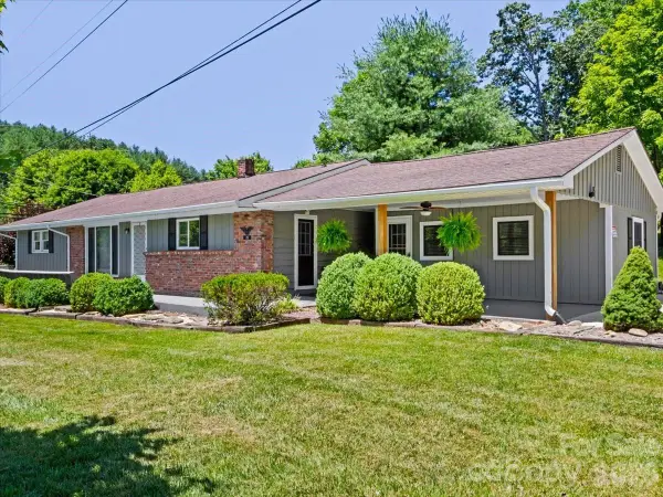 39 Hawthorne Lane, Burnsville, NC 28714