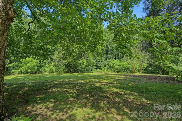 379 Chunns Cove Road, Asheville, NC 28805