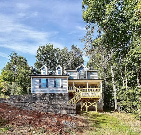 2595 Henry Falls Drive, Hickory, NC 28602