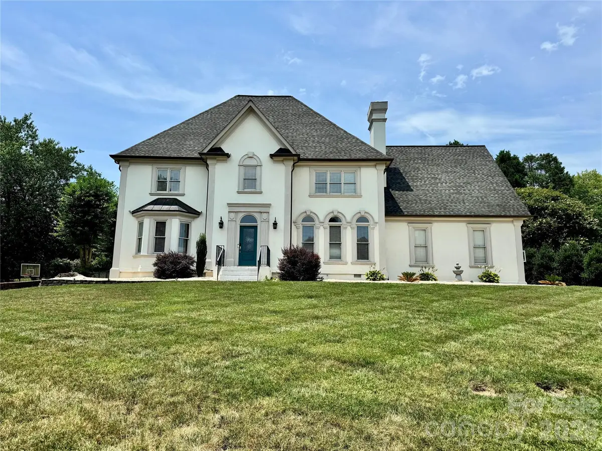 4215 3rd Street Nw, Hickory, NC 28601 - #1