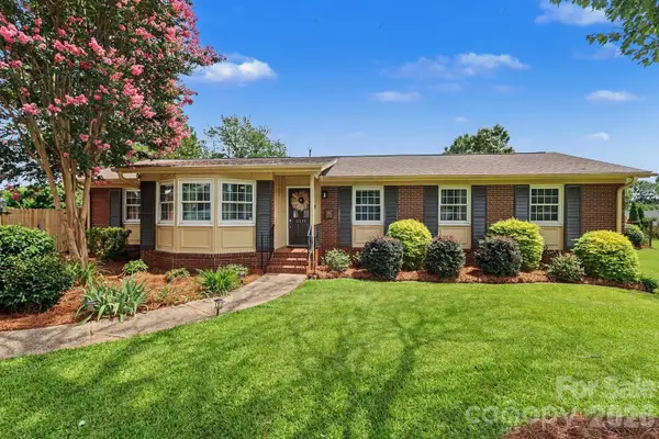 3330 Woodleaf Road, Charlotte, NC 28205