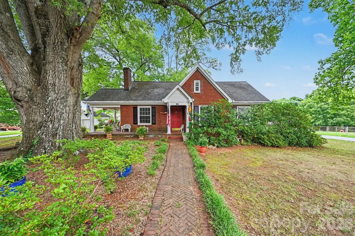 806 S Main Avenue, Newton, NC 28658 - #1
