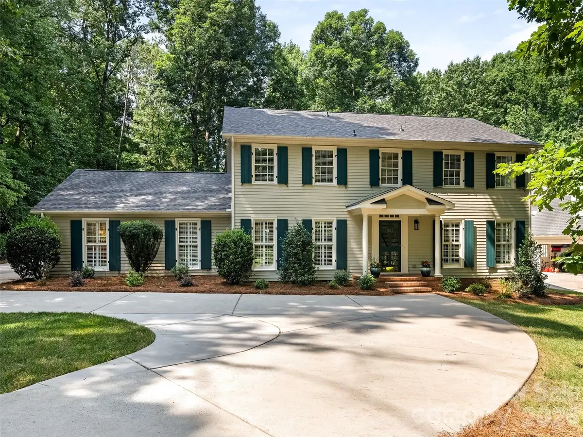 325 Stratfordshire Drive, Matthews, NC 28105 - #1