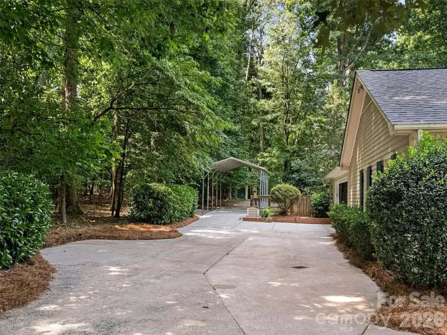 325 Stratfordshire Drive, Matthews, NC 28105 - #3