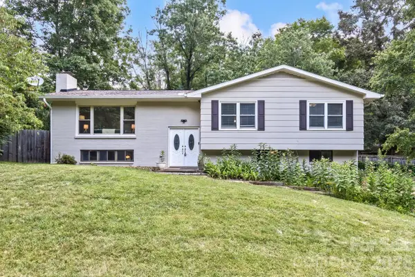 17 Rhododendron Place, Asheville, NC 28805