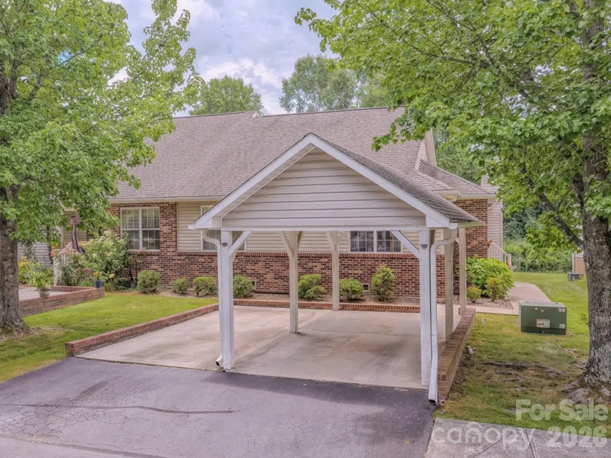 39 N Creekside Court, Hendersonville, NC 28791 - #1