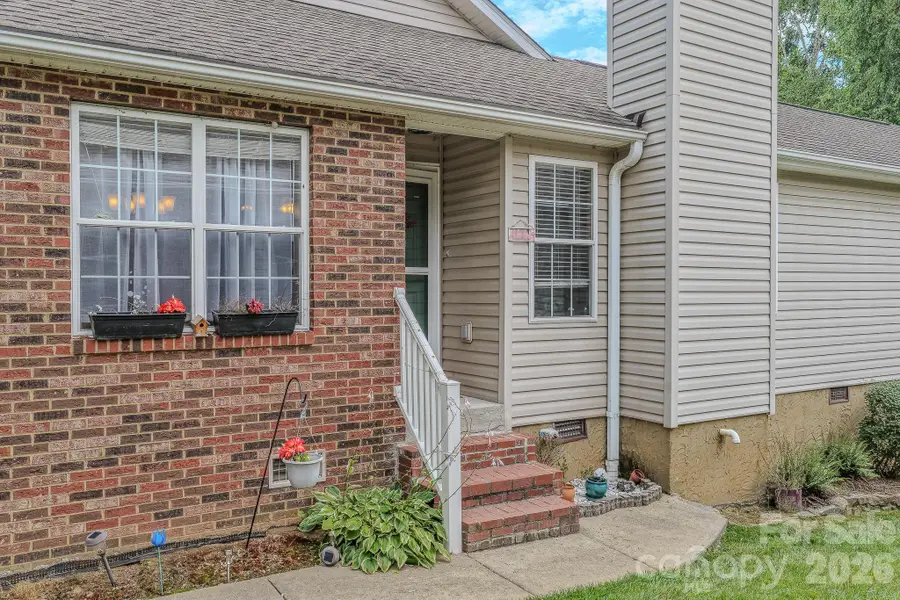 39 N Creekside Court, Hendersonville, NC 28791 - #2