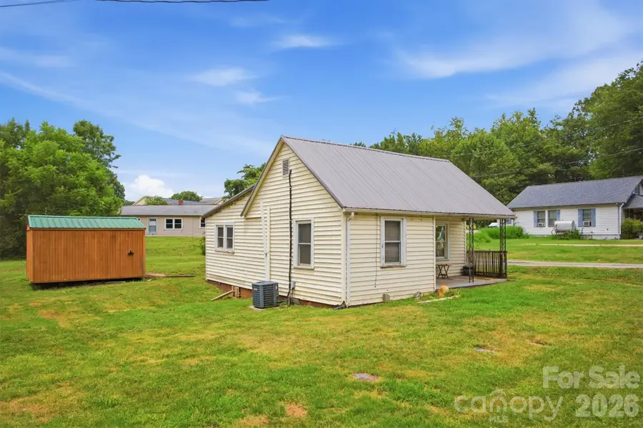 43 N Highland Avenue, Granite Falls, NC 28630 - #2