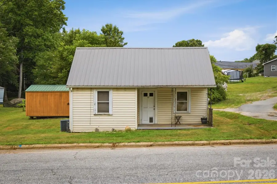 43 N Highland Avenue, Granite Falls, NC 28630 - #3