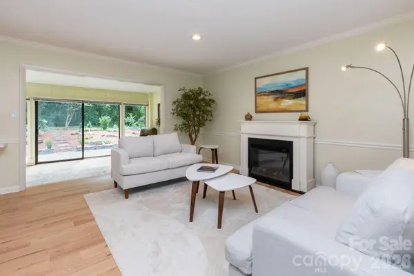 301 Crowfields Lane, Asheville, NC 28803