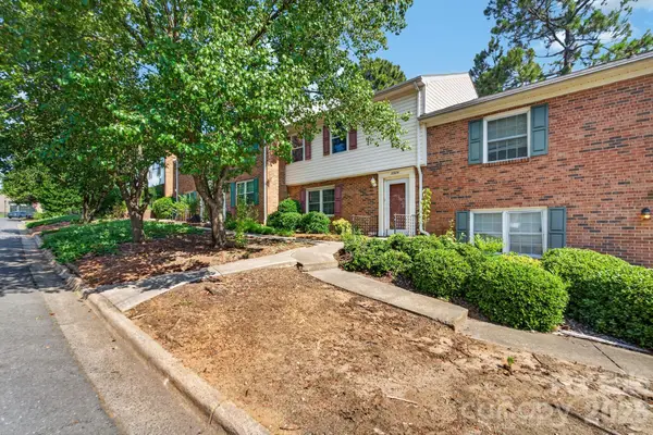 8904 Hunter Ridge Drive, Charlotte, NC 28226