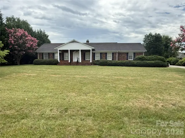 404 N Greenbriar Road, Statesville, NC 28625