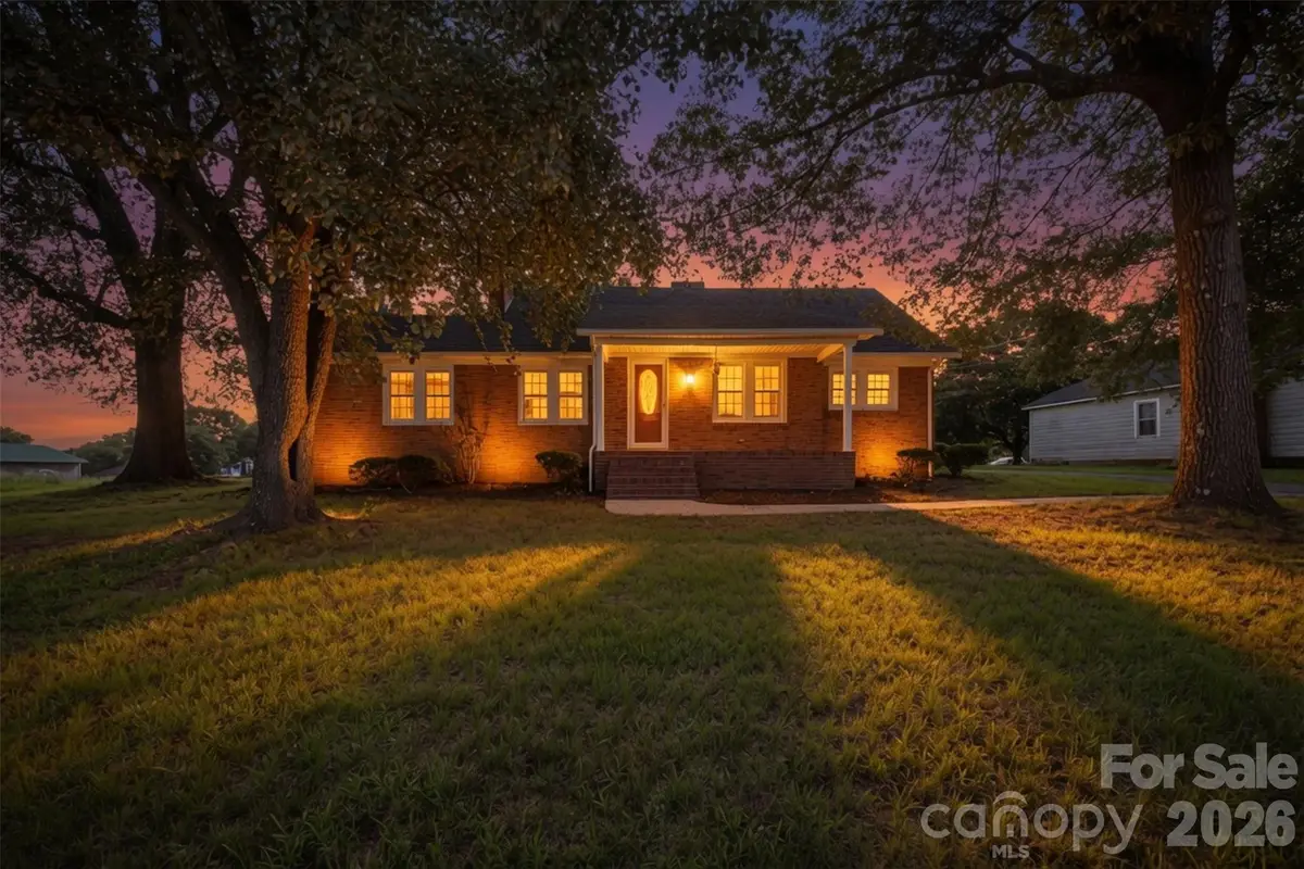 636 Nc 16 Highway N, Taylorsville, NC 28681 - #1