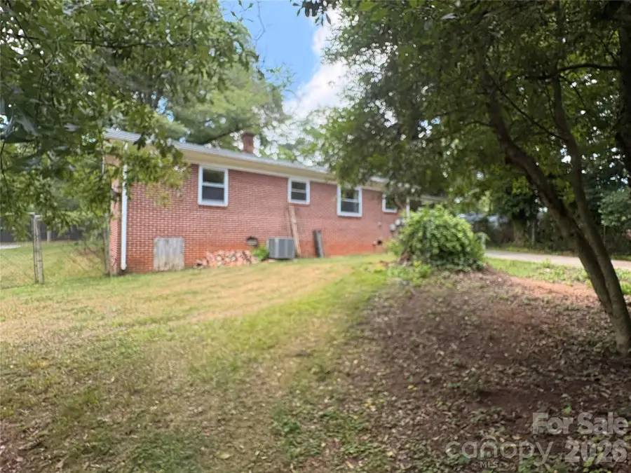 725 5th Avenue Sw, Hickory, NC 28602 - #3