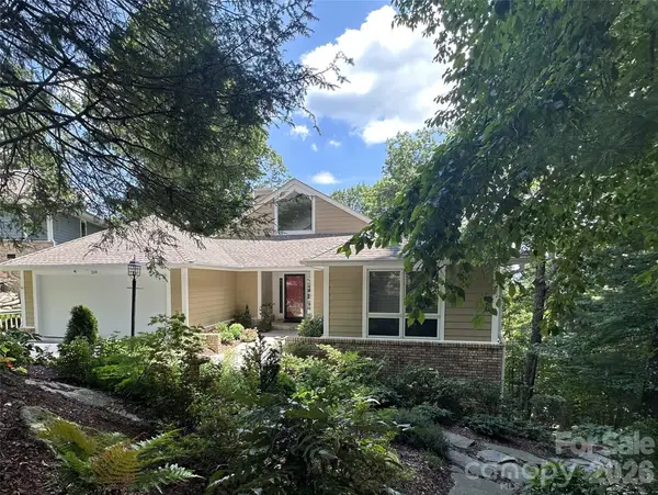 210 Claymoor Court, Flat Rock, NC 28731