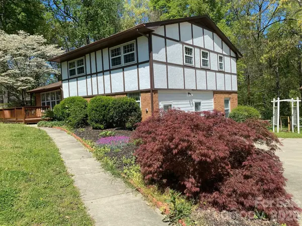 2311 Laurelwood Circle, Charlotte, NC 28214