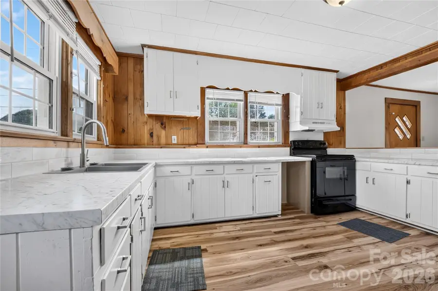 893 7th Street Drive Se, Hickory, NC 28602 - #2